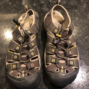 Keen Men’s Size 10 Sandals